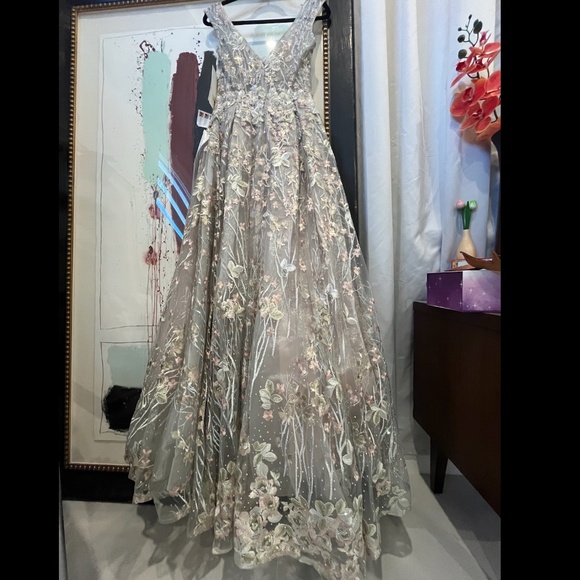 NWT | Mac Duggal  V-Neck Gown 20131 | Sz 8 - Picture 9 of 16